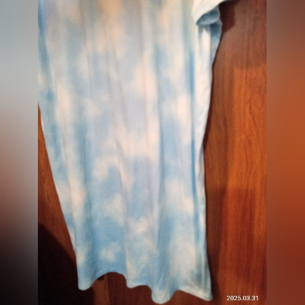 Toronto Maple Leafs Tie-dyed Blue & White Nightgown (Large) - Picture 4 of 6